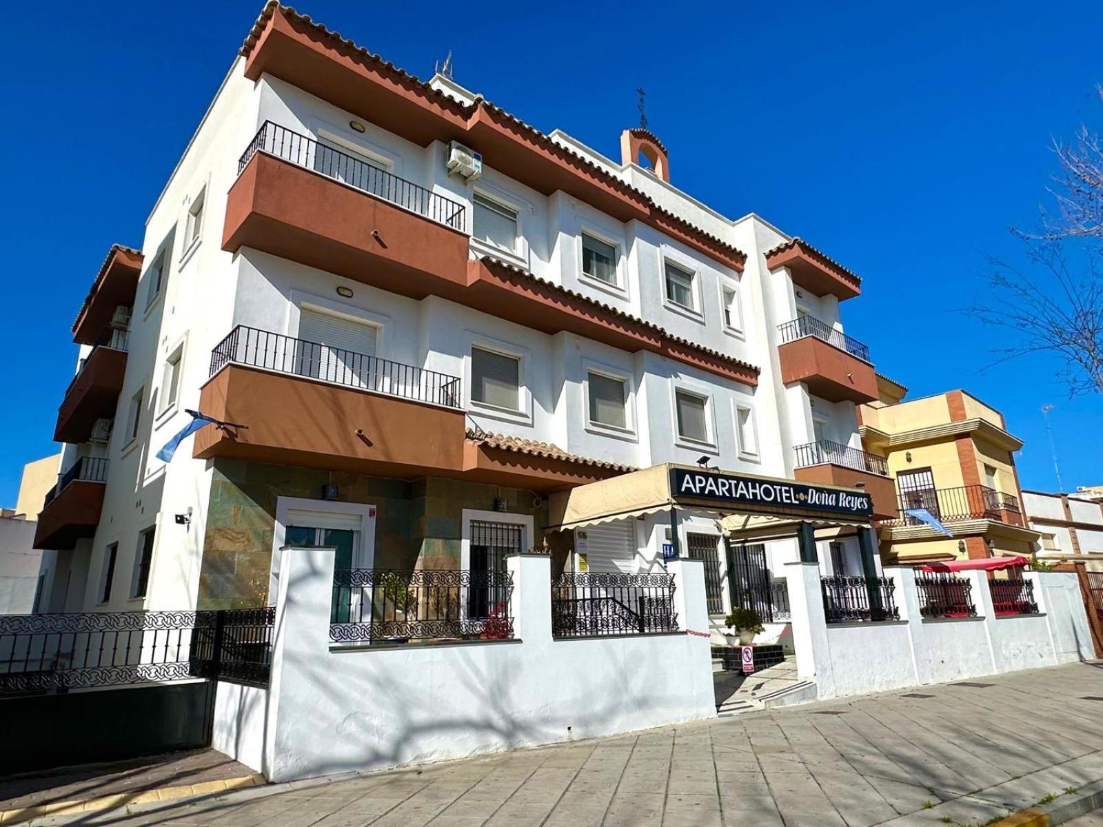Apartahotel Dona Reyes Chipiona Exterior photo